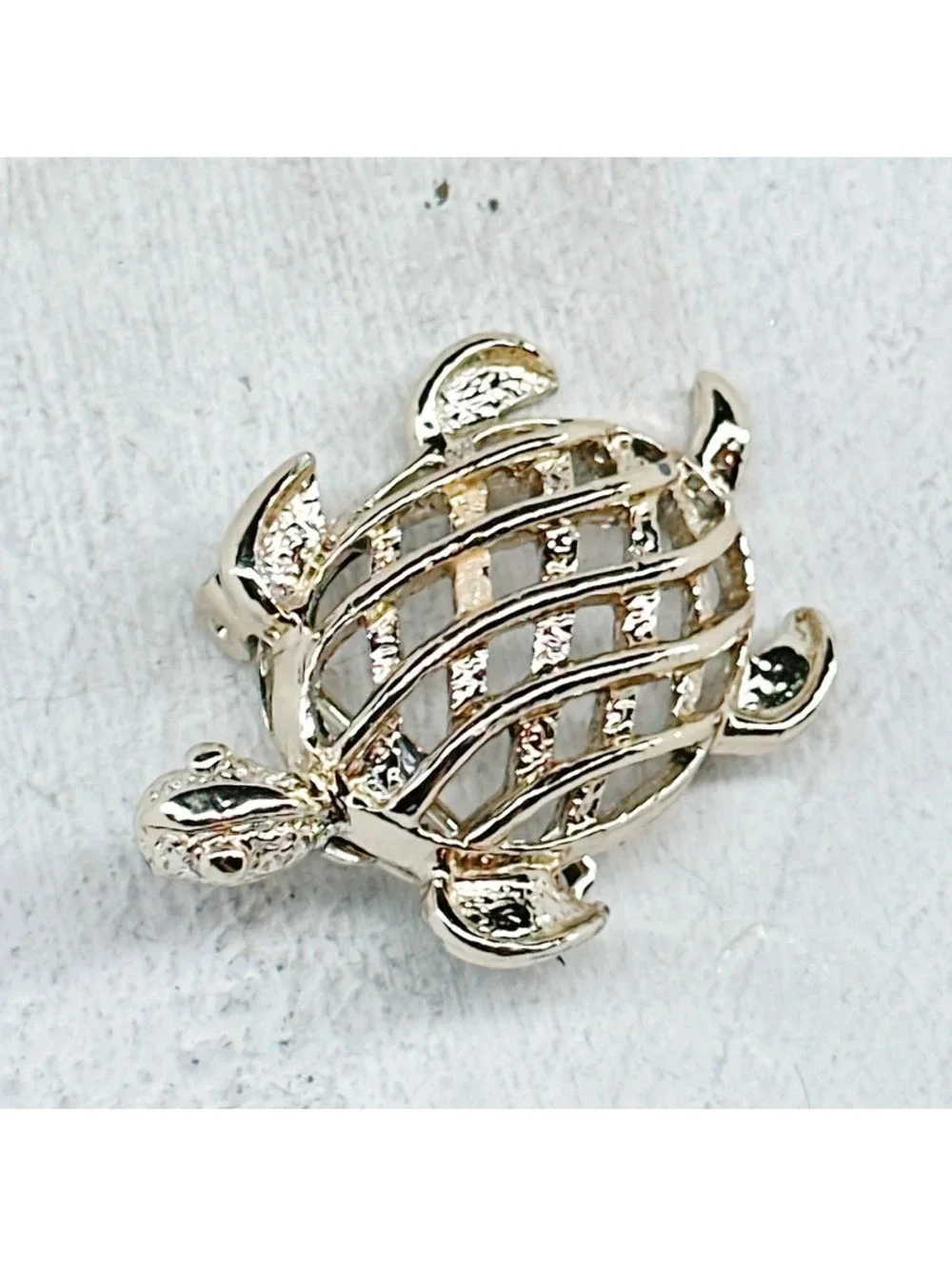 4660u. Gerry’s Goldtone Vintage Turtle Brooch